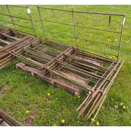 722 - Victorian iron hurdles 6ft x 3ft - 12