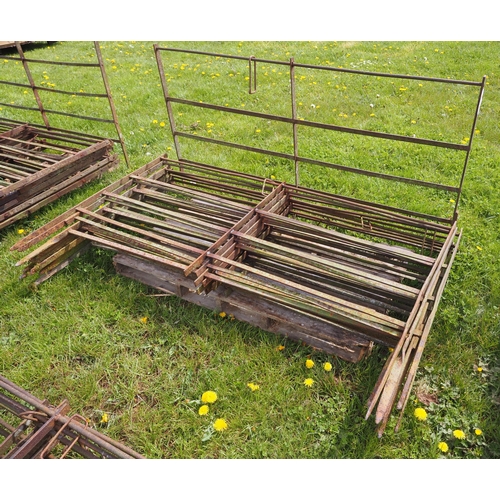 723 - Victorian iron hurdles 6ft x 3ft - 10