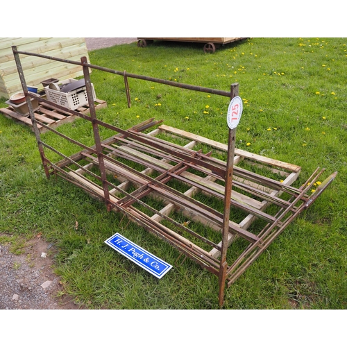 725 - Victorian iron hurdles 6ft x 3ft - 5