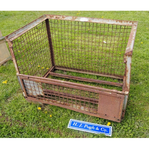 748 - Caged stillage
