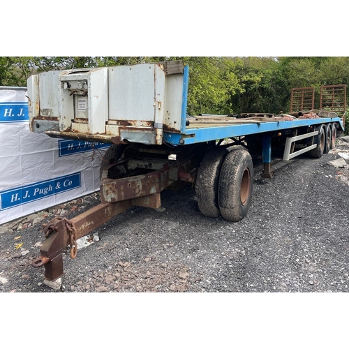 194 - Beaver tail artic trailer 45ft. Fitted with hydraulic ramps. Dolly not included