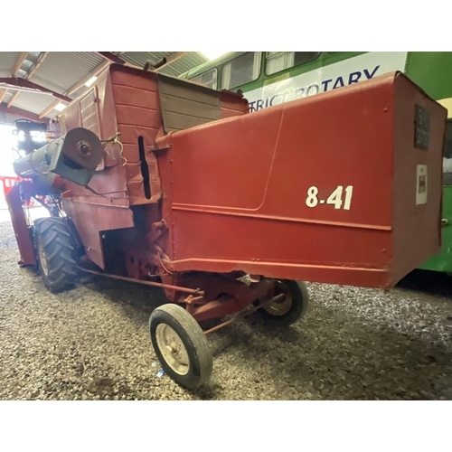 176 - International Harvester 841 tanker combine. 8ft cut. Runs and drives. Barn stored, has been rallied.... 