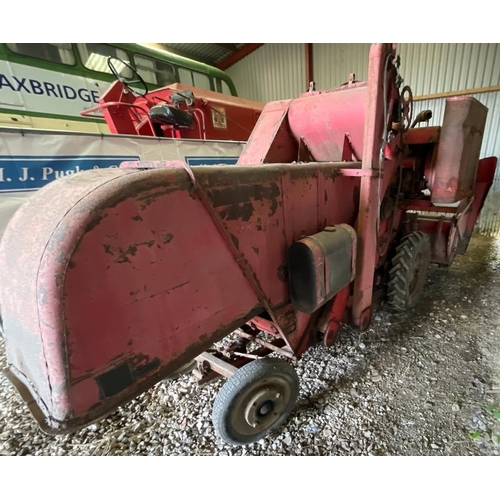 175 - Massey Ferguson 735 bagger combine. Petrol paraffin. Runs and drives. Requires new beater. Barn stor... 