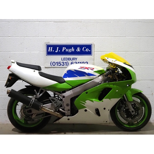 1003 - Kawasaki ZXR750 motorcycle. 1995. 749cc. 
Runs and rides. Fitted with carbon exhaust and stage 2 dyn... 