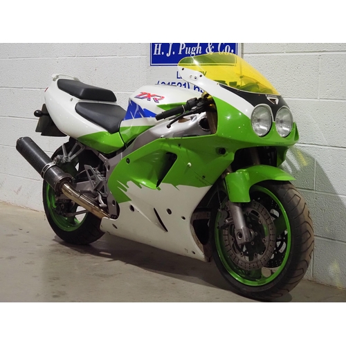 1003 - Kawasaki ZXR750 motorcycle. 1995. 749cc. 
Runs and rides. Fitted with carbon exhaust and stage 2 dyn... 