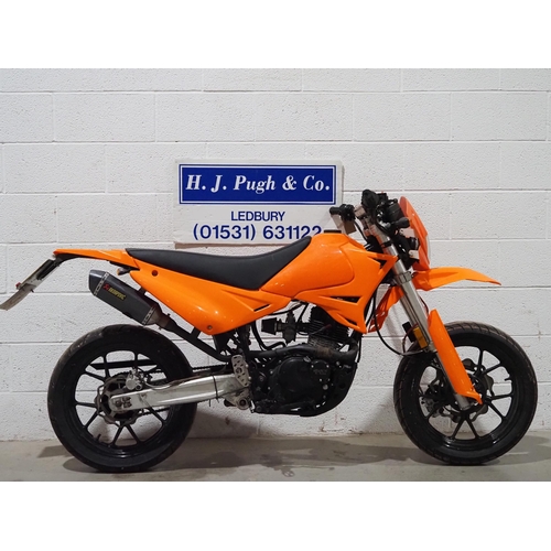 1014 - Sinnis Apache motorcycle. 2011. 125cc. 
Runs and last ridden in October 2022. Has been dry stored si... 