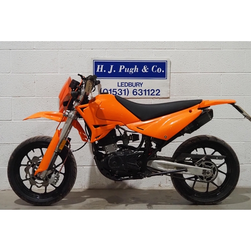 1014 - Sinnis Apache motorcycle. 2011. 125cc. 
Runs and last ridden in October 2022. Has been dry stored si... 