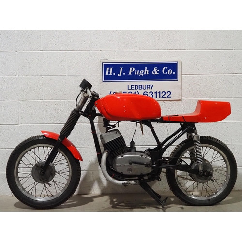 1050 - Jawa 350 cafe racer project.
Engine No. 631-0-002443
Engine recently rebuilt, frame power coated, ta... 