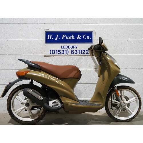 1051 - Peugeot Looxor 50 moped project. 2003. 49cc.
Reg. BU03 HPP. V5 and key.