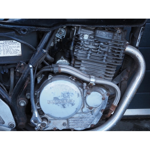 871 - Honda XBR 500 motorcycle. 499cc. 1986
Engine turns over. 
Reg. C370 XFO. V5. Key