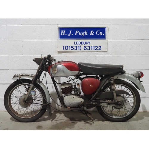 939 - BSA Bantam Sports motorcycle project. 175cc
Frame No. D10A 5587
Engine No. D10A 5587
Has been dry st... 