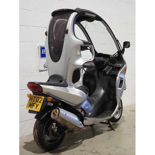 942 - BMW C1 motorcycle. 2002. 125cc
Engine starts and runs but won't rev. 
Reg. HT02 HFY. V5. Key