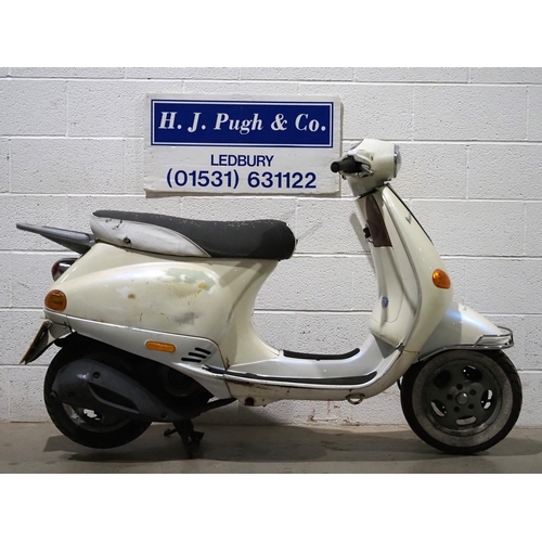 973 - Vespa Piaggio ET4 125 moped. 2001. 124cc.  
Non runner and has been stood for several years. Engine ... 