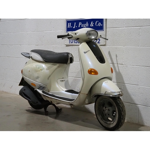 973 - Vespa Piaggio ET4 125 moped. 2001. 124cc.  
Non runner and has been stood for several years. Engine ... 