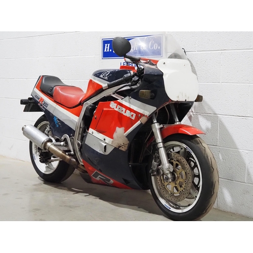 977 - Suzuki GSXR motorcycle project. 1995. 749cc.
Frame No. GR71G102179
Engine No. R705129628
Not ran for... 