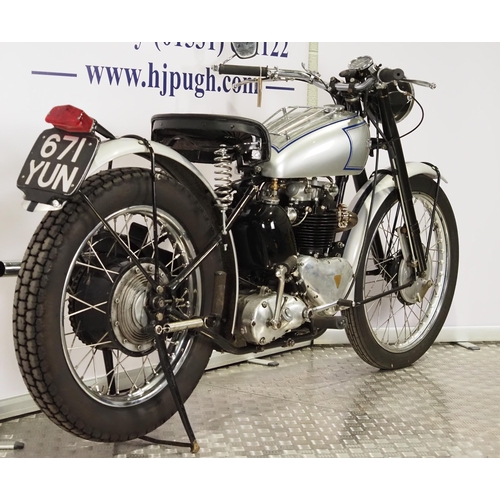 980 - Triumph Trophy 6T motorcycle. 1953. 650cc. 
Frame No. 39335
Engine No. 6T32170
Rims and rides. Rebui... 