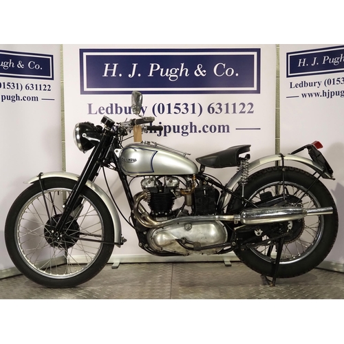 980 - Triumph Trophy 6T motorcycle. 1953. 650cc. 
Frame No. 39335
Engine No. 6T32170
Rims and rides. Rebui... 