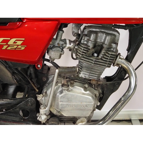 982 - Honda CG125 motorcycle. 1997. 124cc.
Frame No. 9C2JC1821TR011459
Engine No. CG125RE8106258
Runs and ... 