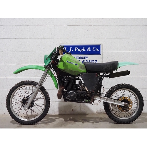 994 - Kawasaki KDX 420 motocross bike. 
Non runner. Engine turns over.
No Docs.