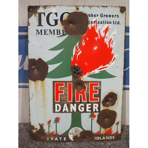 146 - Enamel sign - TGO Member 'Fire Danger' 21½