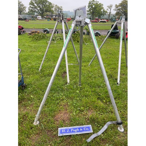 109 - G Tripods - 2