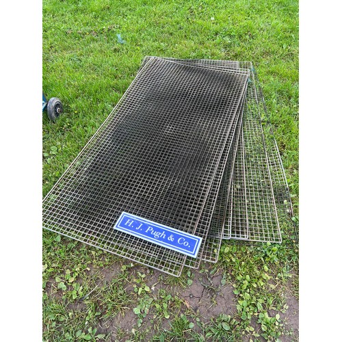 111 - Quantity of mesh sheets