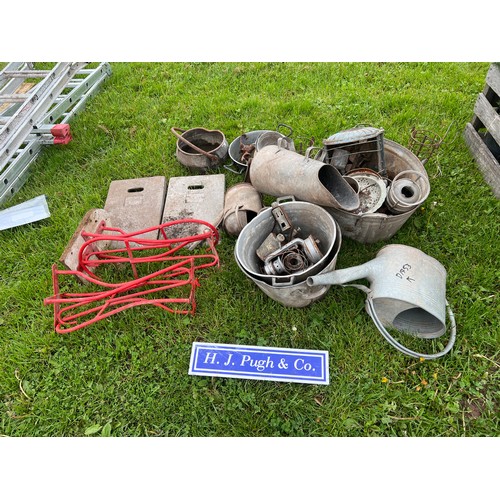 133 - Galvanised items and tools