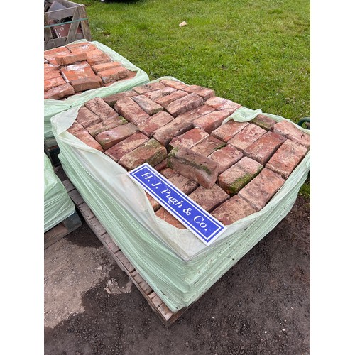 152B - Pallet of reclaimed bricks