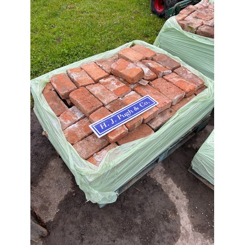 152C - Pallet of reclaimed bricks