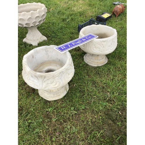 319 - Pair of urns