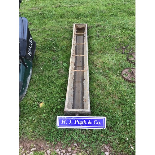 362 - Cast iron trough 6ft