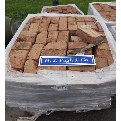 451 - Pallets of reclaimed bricks - 2