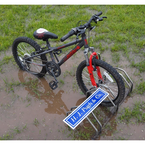 457 - Bike rack and bike