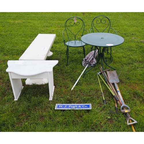 480 - Table, chairs, bench and tools