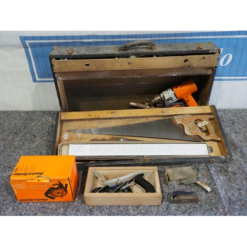 728 - Carpenters chest and contents to include Stanley No. 78 rebate plane and saws