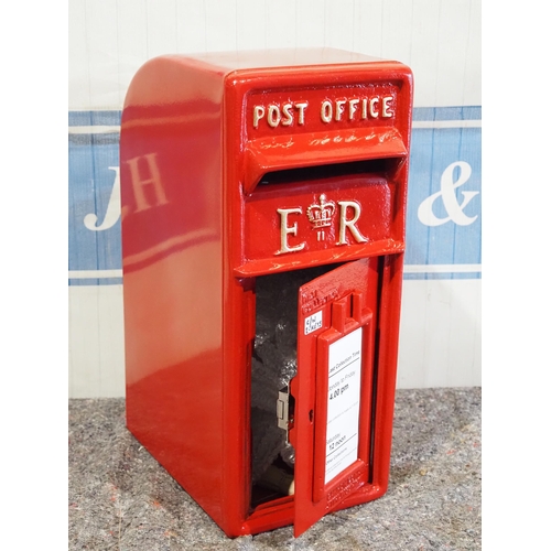 816 - Postbox complete with 2 keys 22