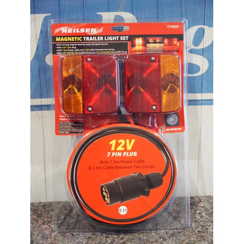 818 - Magnetic trailer light set