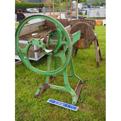 574 - Bamfords chaff cutter and Bamfords Perfect root cutter