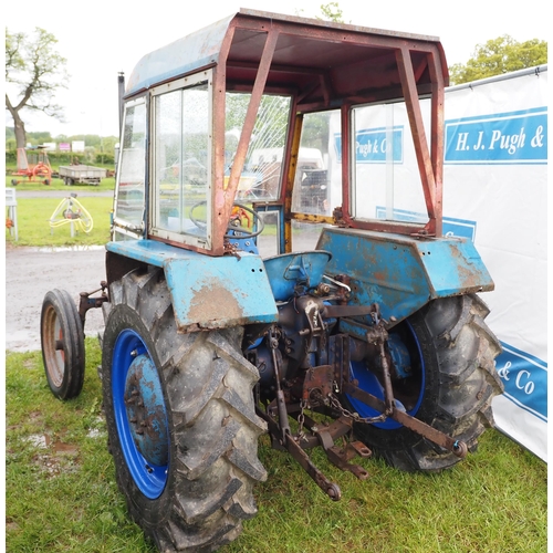 1585 - Leyland 154 diesel tractor. Runs and drives, hydraulics and PTO working. New rear tyres