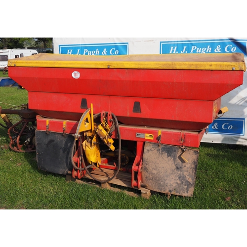 1611 - KRM EX Fertiliser spreader, working order. Controls and cable in office