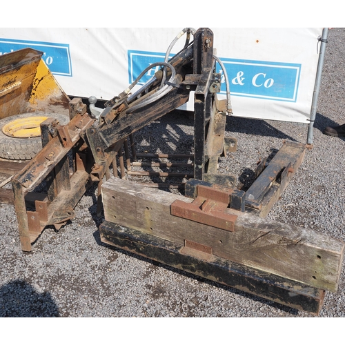 1724 - Case 1818 skid steer. C/w grab, bucket, tines, spike and drawbar