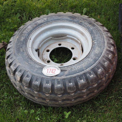 1742 - Trailer wheel and tyre 10.0/75-15.3