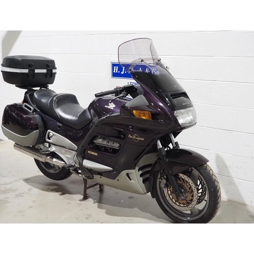 1028 - Honda ST1100 motorcycle. 1995. 1084cc. 
Runs and rides. MOT until 25.04.25 and comes with MOT test c... 