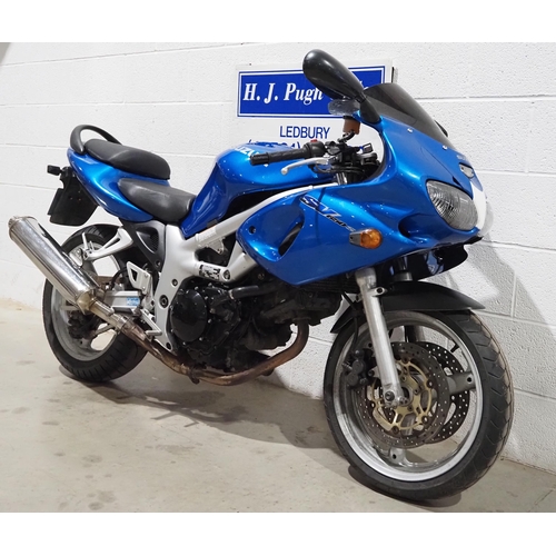 1038 - Suzuki SV650s motorcycle. 1999. 645cc
Runs and rides. MOT until 30/6/2024. 
Reg. T301 XEG. V5. Key