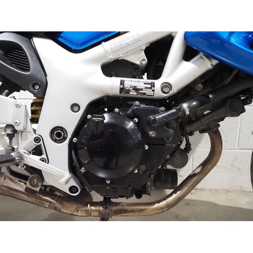 1038 - Suzuki SV650s motorcycle. 1999. 645cc
Runs and rides. MOT until 30/6/2024. 
Reg. T301 XEG. V5. Key