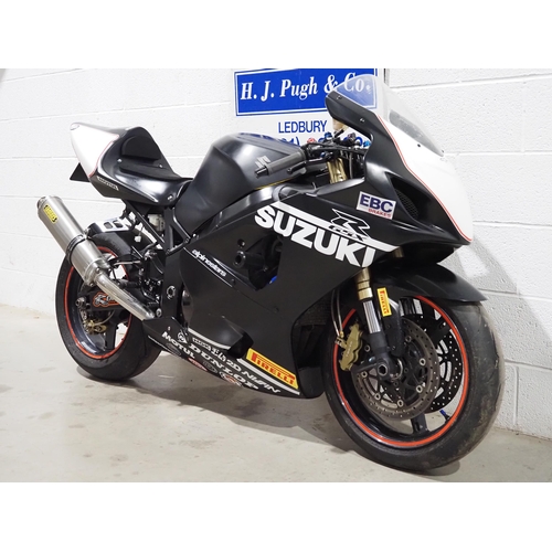 1039 - Suzuki GSXR 750 K5 motorcycle. 2005. 749cc
Runs and rides. Track bike with Shorty levers, K & N filt... 