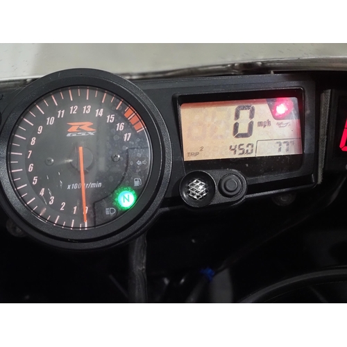 1039 - Suzuki GSXR 750 K5 motorcycle. 2005. 749cc
Runs and rides. Track bike with Shorty levers, K & N filt... 