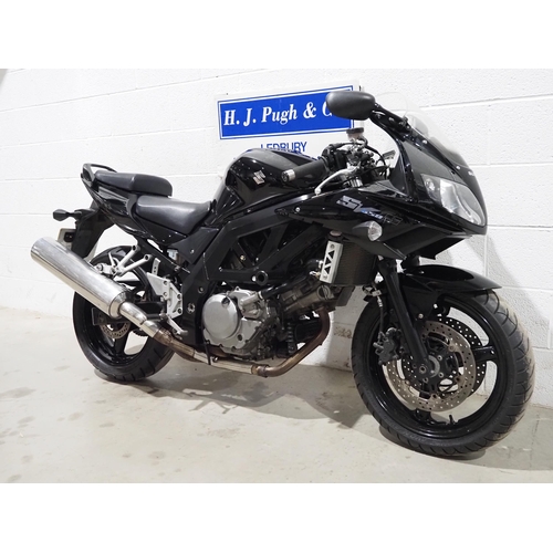 1040 - Suzuki SV650 S motorcycle. 2010. 645cc
Runs and rides. MOT until 14.8.24. Comes with heated grips an... 