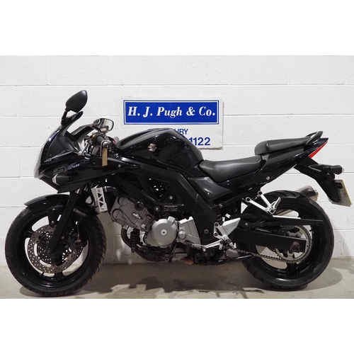 1040 - Suzuki SV650 S motorcycle. 2010. 645cc
Runs and rides. MOT until 14.8.24. Comes with heated grips an... 