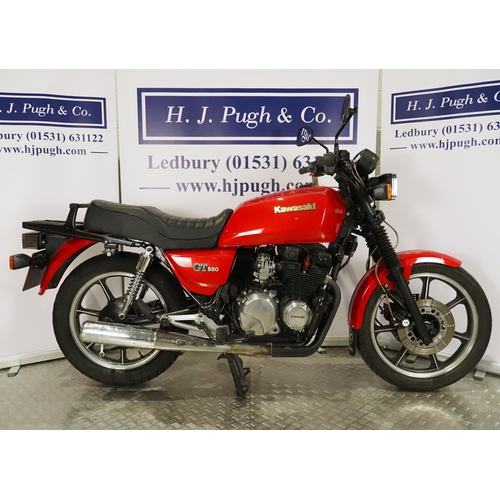 1045 - Kawasaki GT550 motorcycle. 1994. 553cc
Runs and rides. New battery, plugs and leads and rear shocks.... 